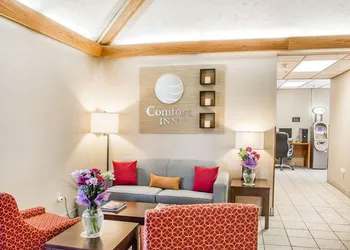Comfort Inn Bellefontaine hotel thumbnail 3
