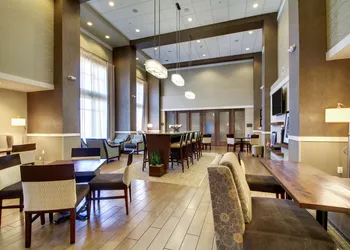 Hampton Inn & Suites Milwaukee West hotel thumbnail 2