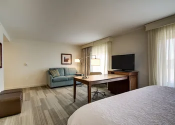 Hampton Inn & Suites Milwaukee West hotel thumbnail 6