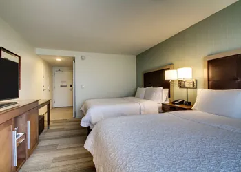 Hampton Inn & Suites Milwaukee West hotel thumbnail 7
