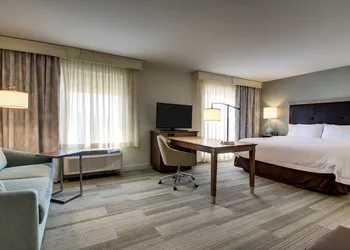 Hampton Inn & Suites Milwaukee West hotel thumbnail 8
