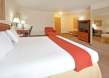 Holiday Inn Express & Suites Cedar City by IHG hotel thumbnail 5