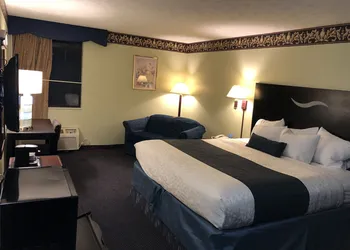 Days Inn & Suites by Wyndham Youngstown / Girard Ohio hotel thumbnail 4