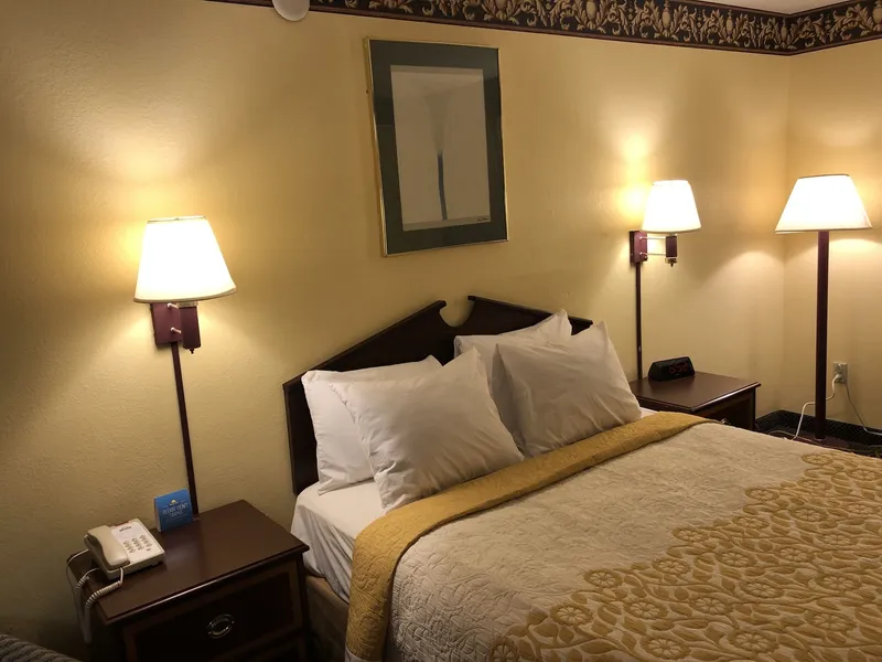 Days Inn & Suites by Wyndham Youngstown / Girard Ohio hotel detail image 6
