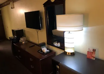 Days Inn & Suites by Wyndham Youngstown / Girard Ohio hotel thumbnail 7