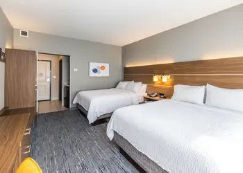 Holiday Inn Express & Suites Louisville Downtown by IHG hotel thumbnail 6