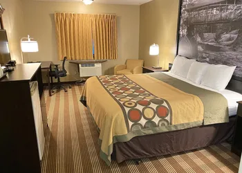 Super 8 by Wyndham Eau Claire WI hotel thumbnail 3