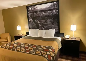 Super 8 by Wyndham Eau Claire WI hotel thumbnail 6