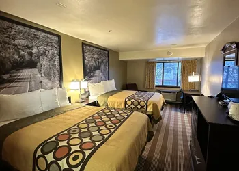 Super 8 by Wyndham Eau Claire WI hotel thumbnail 8