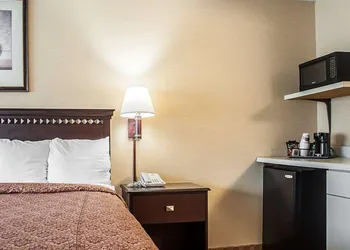 Econo Lodge Elmira-Corning hotel thumbnail 4