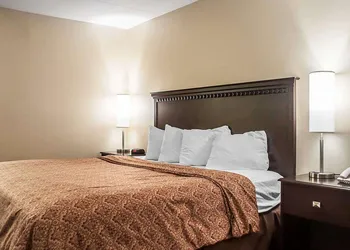Econo Lodge Elmira-Corning hotel thumbnail 7