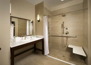 Holiday Inn Express & Suites Waco South by IHG hotel thumbnail 4