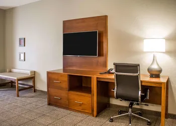 Comfort Suites Hartville - North Canton hotel thumbnail 5