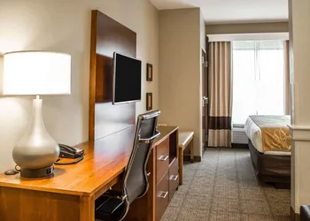 Comfort Suites Hartville - North Canton hotel thumbnail 8