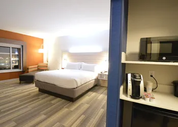 Holiday Inn Express & Suites Toledo South - Perrysburg by IHG hotel thumbnail 5