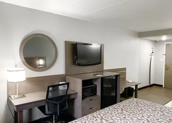 Days Inn by Wyndham Sharonville hotel thumbnail 7
