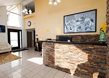 Super 8 by Wyndham Wichita Airport hotel thumbnail 5