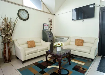 Super 8 by Wyndham Wichita Airport hotel thumbnail 7