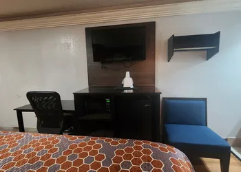 Americas Best Value Inn & Suites Little Rock at Scott Hamilton Dr hotel thumbnail 8