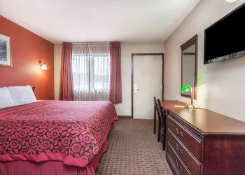 Red Carpet Inn hotel thumbnail 3