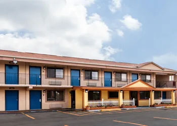 Red Carpet Inn hotel thumbnail 5