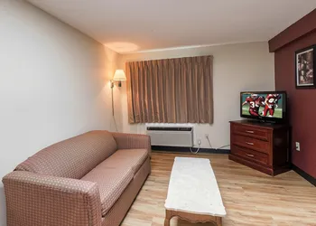 Red Roof Inn Hartford - Vernon hotel thumbnail 7