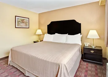 Howard Johnson by Wyndham Pikesville hotel thumbnail 2