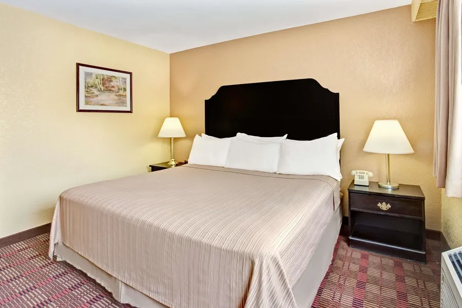 Howard Johnson by Wyndham Pikesville hotel detail image 2