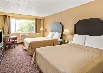 Howard Johnson by Wyndham Pikesville hotel thumbnail 4