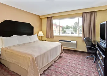 Howard Johnson by Wyndham Pikesville hotel thumbnail 5