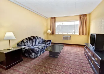 Howard Johnson by Wyndham Pikesville hotel thumbnail 6