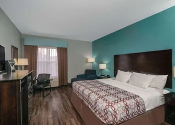 La Quinta Inn & Suites by Wyndham Knoxville East hotel thumbnail 4