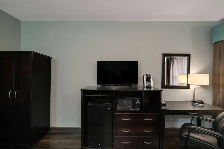 La Quinta Inn & Suites by Wyndham Knoxville East hotel detail image 6