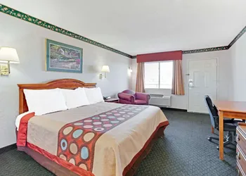 Super 8 by Wyndham Tucson Downtown Convention Center hotel thumbnail 8