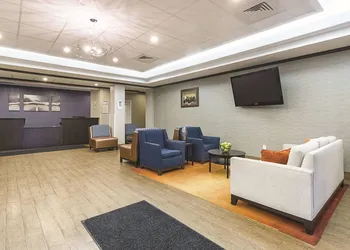 La Quinta Inn & Suites by Wyndham Glendive hotel thumbnail 2