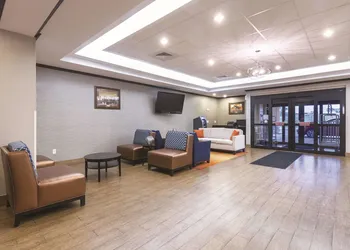 La Quinta Inn & Suites by Wyndham Glendive hotel thumbnail 3