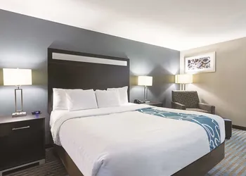 La Quinta Inn & Suites by Wyndham Glendive hotel thumbnail 6