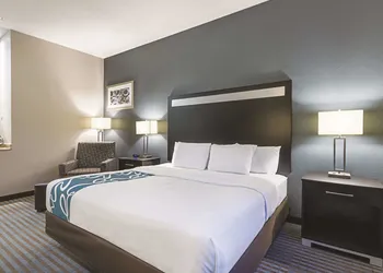 La Quinta Inn & Suites by Wyndham Glendive hotel thumbnail 7