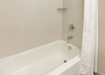 La Quinta Inn & Suites by Wyndham Glendive hotel thumbnail 8