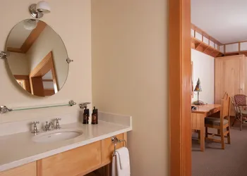 Old Faithful Snow Lodge & Cabins - Inside the Park hotel thumbnail 6