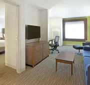 Holiday Inn Express & Suites Austin Downtown - University by IHG hotel detail image 5