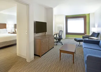 Holiday Inn Express & Suites Austin Downtown - University by IHG hotel thumbnail 5