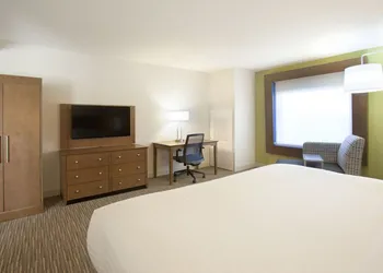 Holiday Inn Express & Suites Austin Downtown - University by IHG hotel thumbnail 7