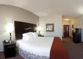 Holiday Inn Express Hotel and Suites Fort Stockton by IHG hotel thumbnail 8