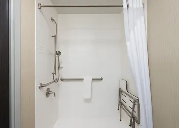 Holiday Inn Express & Suites Norman by IHG hotel thumbnail 4
