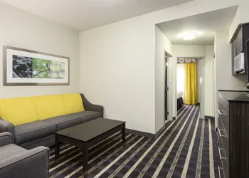 Holiday Inn Express & Suites Norman by IHG hotel thumbnail 5