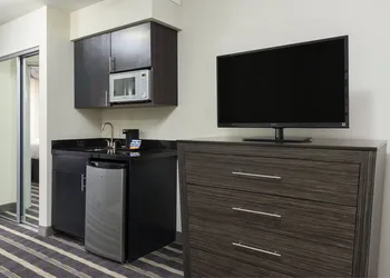 Holiday Inn Express & Suites Norman by IHG hotel thumbnail 7