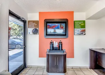 Motel 6 Stockton, CA - Charter Way West hotel thumbnail 7