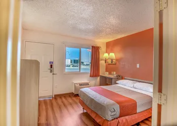 Motel 6 Stockton, CA - Charter Way West hotel thumbnail 8