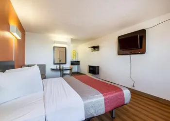 Hotel 465 by Regency Inn & Suites hotel thumbnail 5